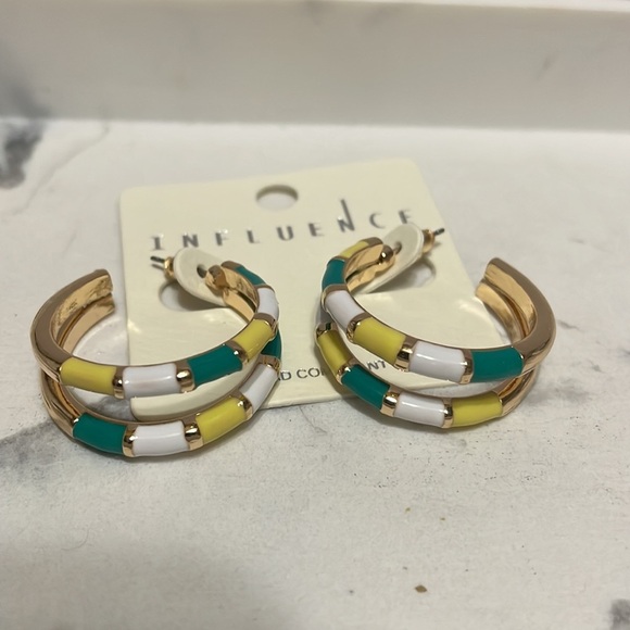 GOLD PLATED MEDIUM SIZED YELLOW/WHITE/GREEN COLOR BLOCK HOOP EARRINGS - Picture 4 of 6
